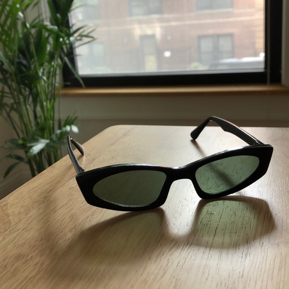Deadstock 90s narrow sunglasses 😎